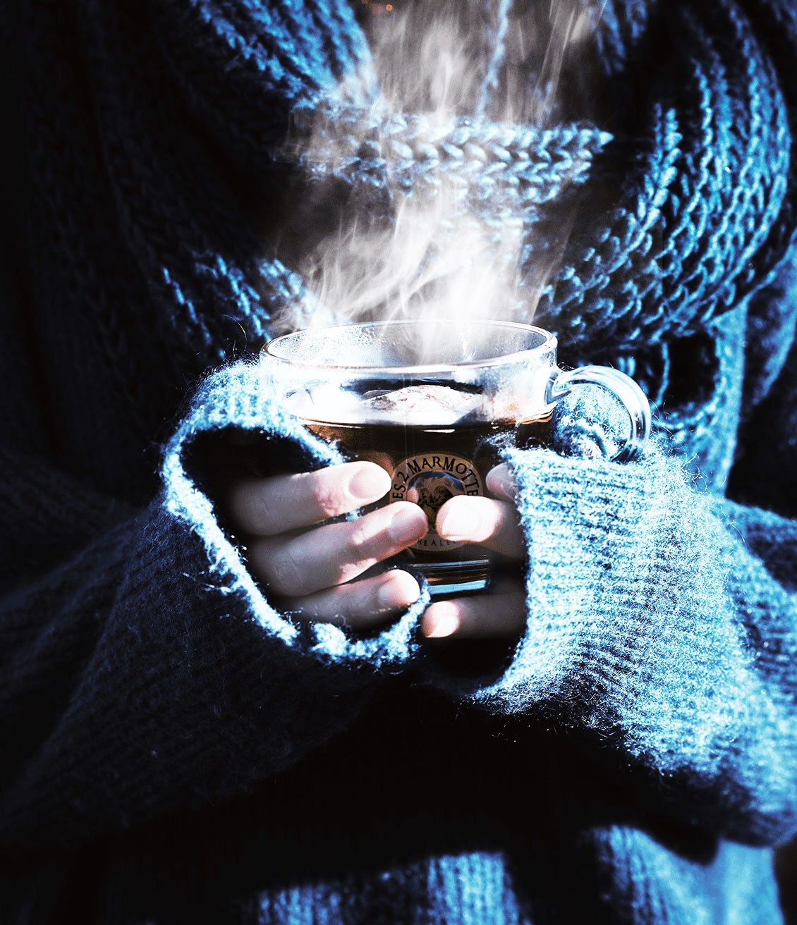 Infusion qui fume dans tasse Les 2 Marmottes transparente